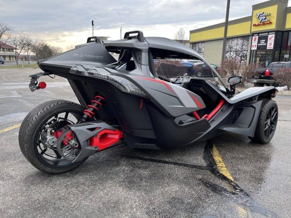 Slingshot® Grand Touring LE