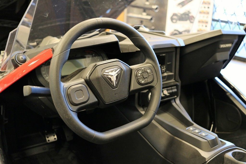 Slingshot® S Autodrive W/ Technology Package I