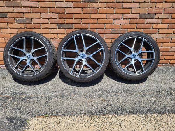 Polaris Slingshot Rim & Tires Used 18" Front, and 20" Rear Free Pick Up Stamford