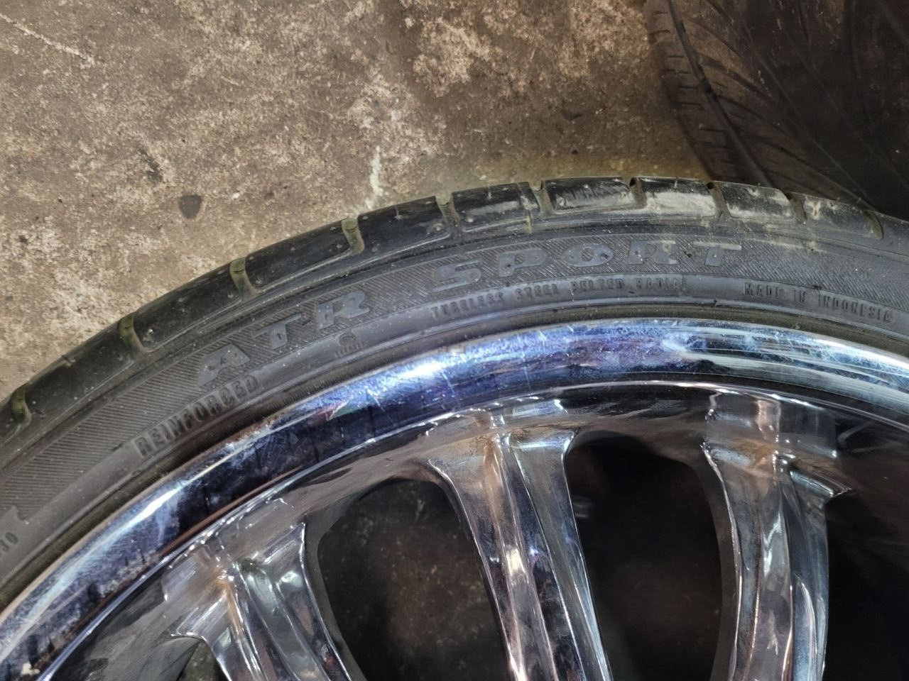 Polaris Slingshot OEM Wheels Three with tires 20"